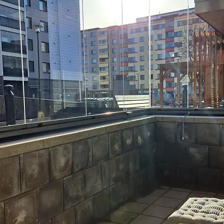 Kotimaailma Apartments, Upea Uusi Kolmio Terassilla, Tammela تامبير